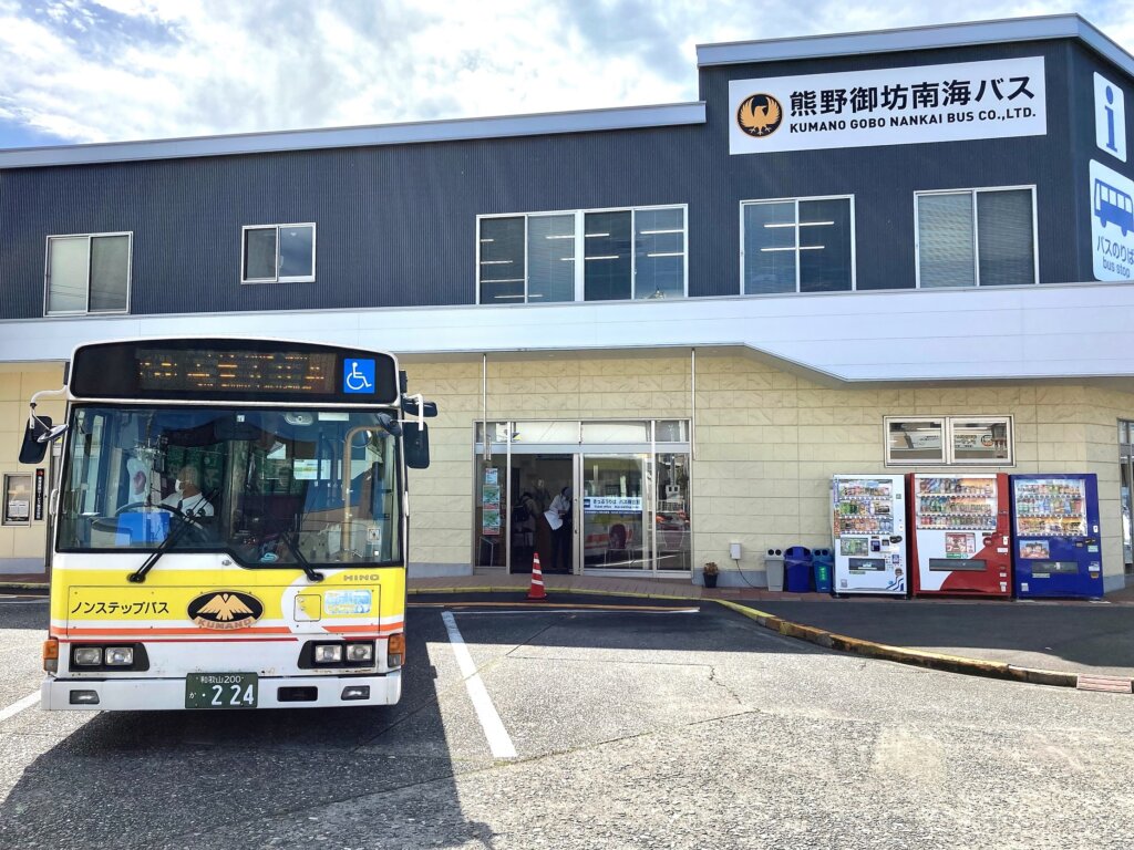 新宮駅前の熊野御坊南海バスの乗り場