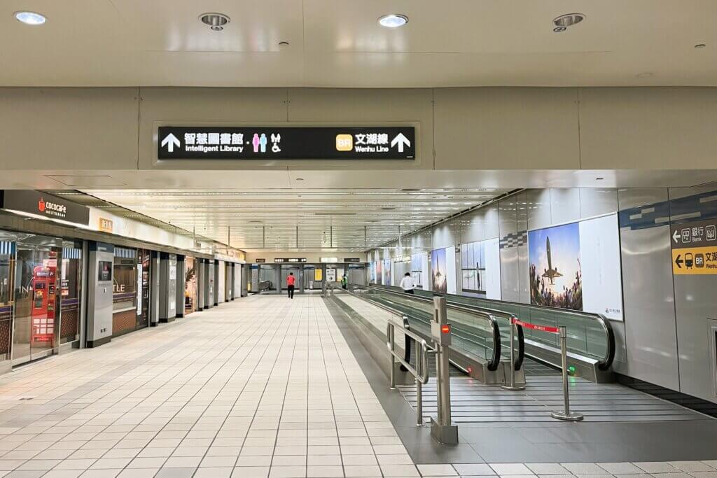 台北松山機場駅連絡通路