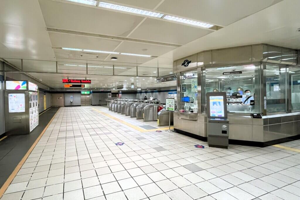 台北松山機場駅改札口