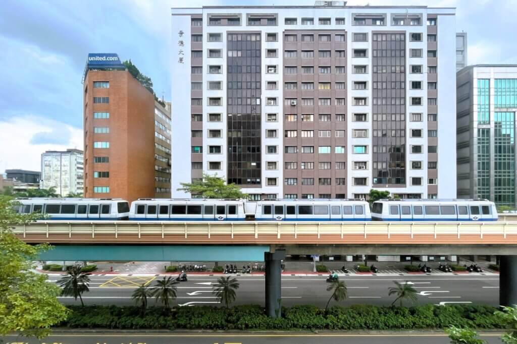 MRT文湖線　ザ ハワード プラザ ホテル 台北 (台北福華大飯店）からの眺め