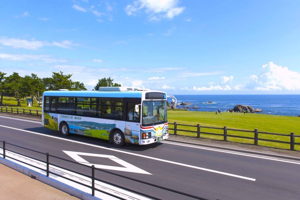 種差海岸遊覧バス「うみねこ号」