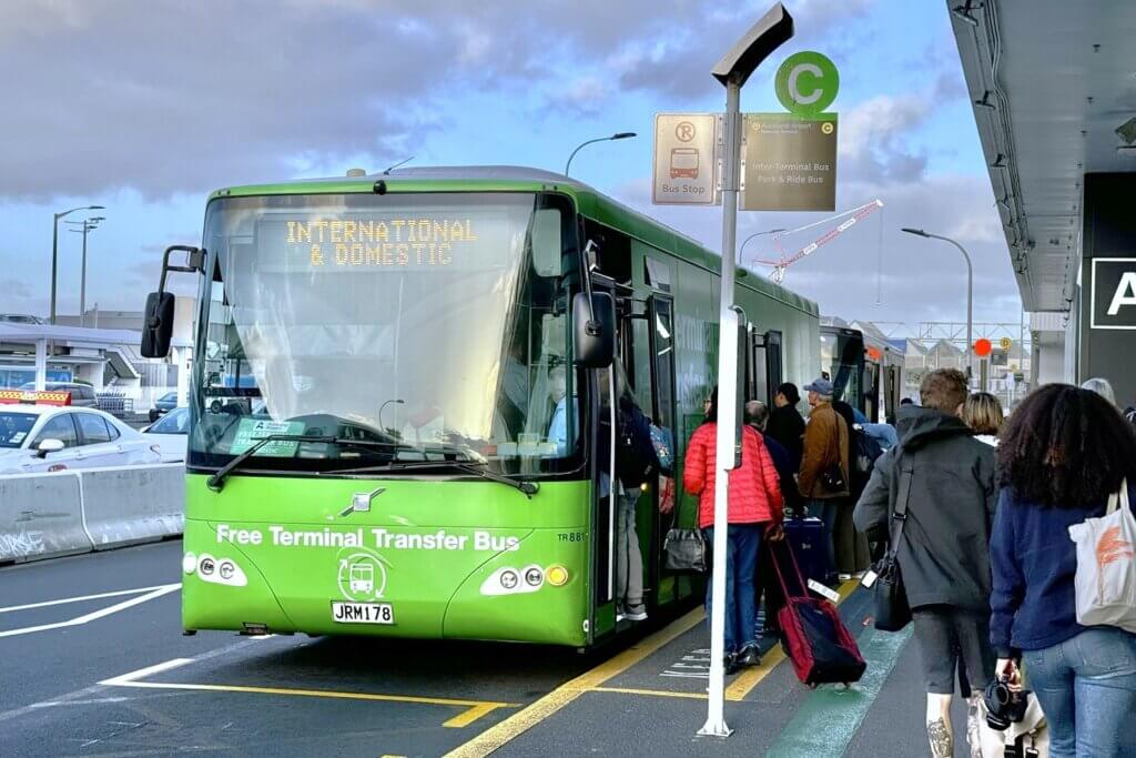 オークランド空港ターミナル連絡バス