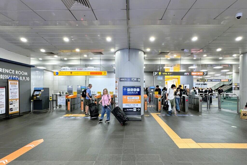 空港鉄道地下鉄ソウル駅乗換