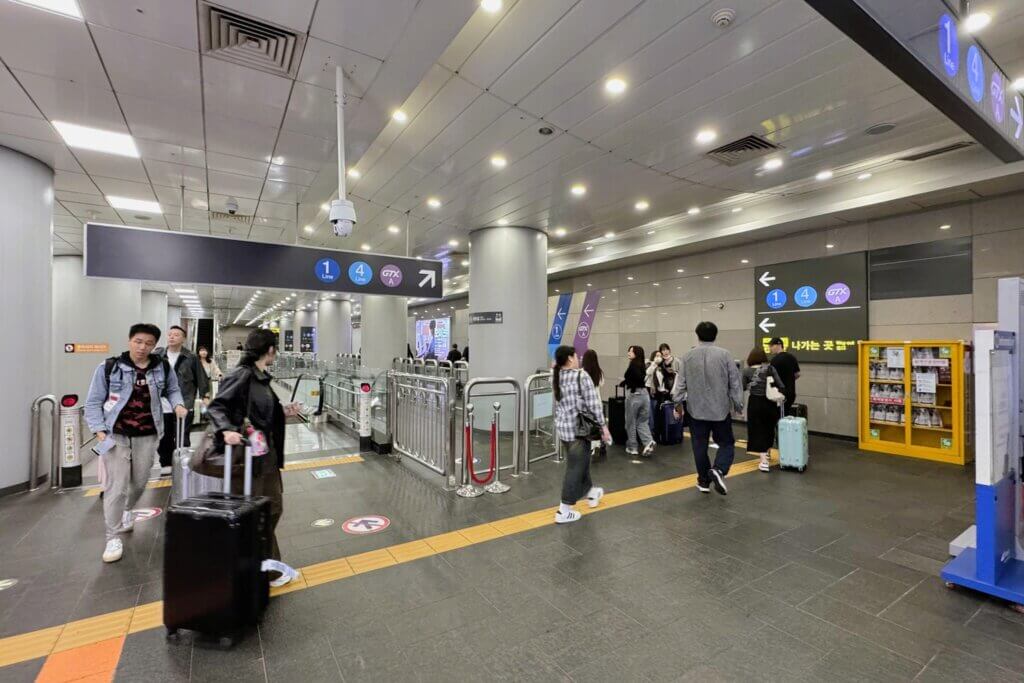 空港鉄道地下鉄ソウル駅乗換