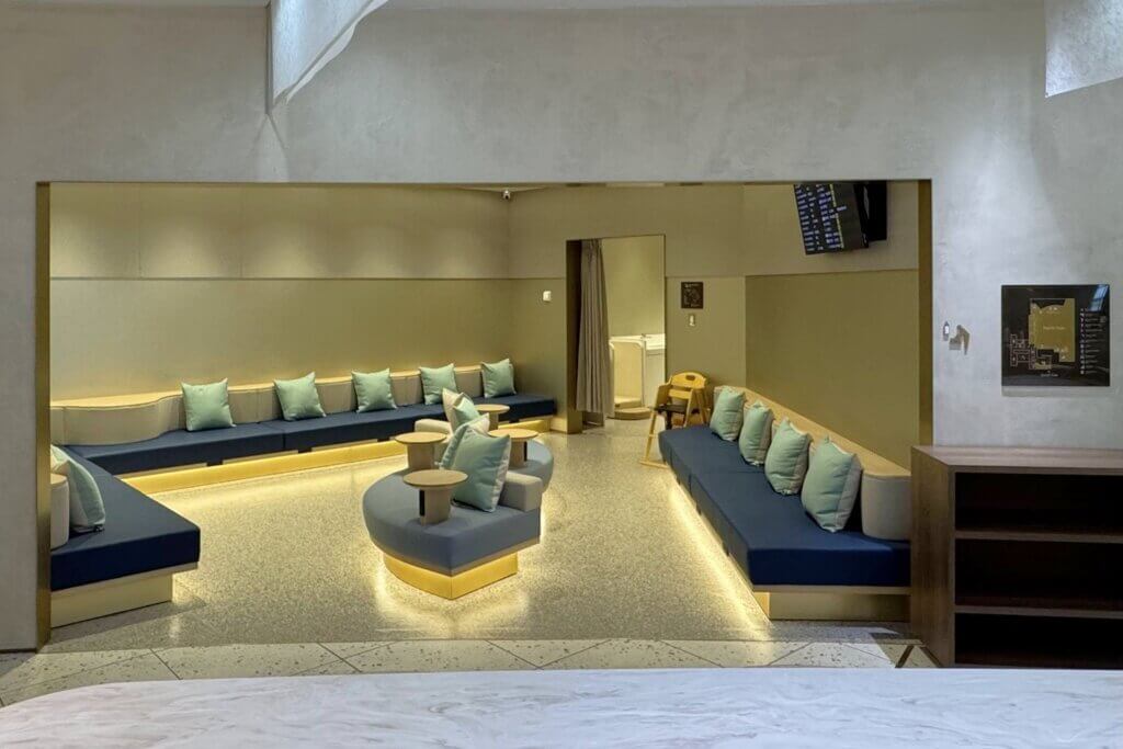KIX Lounge Kanisai