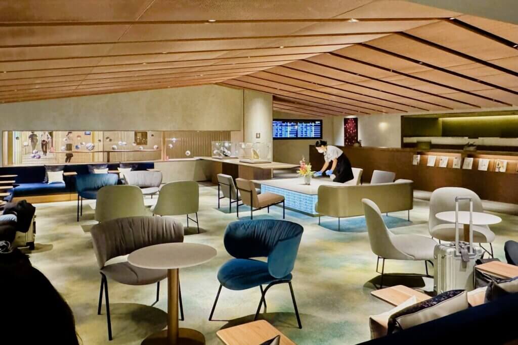 KIX Lounge Kanisai