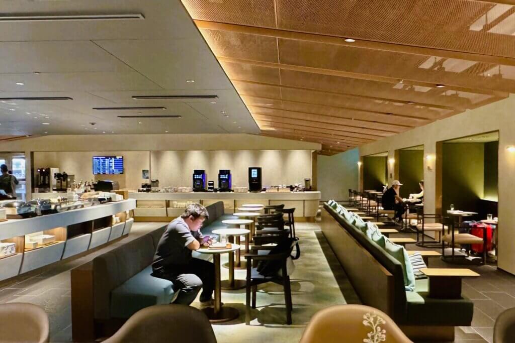 KIX Lounge Kanisai