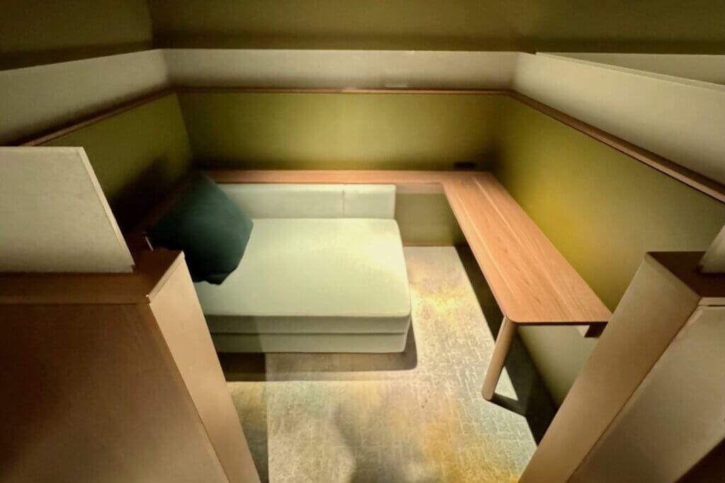 KIX Lounge Kanisai