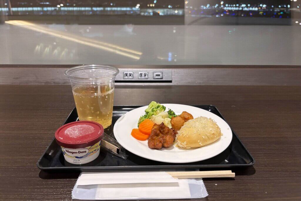 羽田空港〈T3〉TIATラウンジ