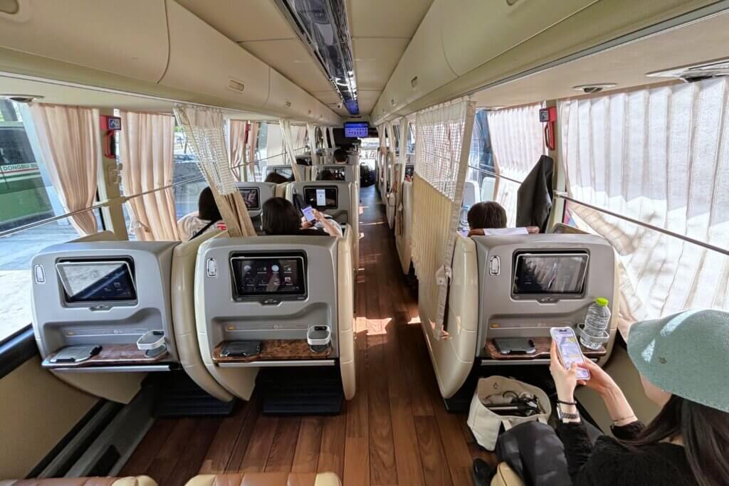 韓国の長距離バス・プレミアムの車内