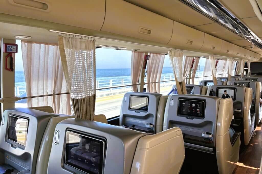 韓国の長距離バス・プレミアムの車内